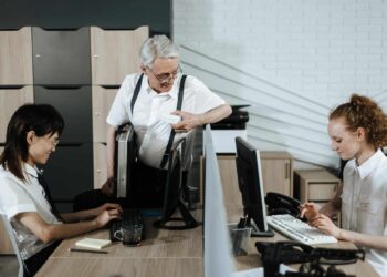 Photo by Ron Lach : https://www.pexels.com/photo/senior-man-talking-to-young-call-center-agents-8691842/