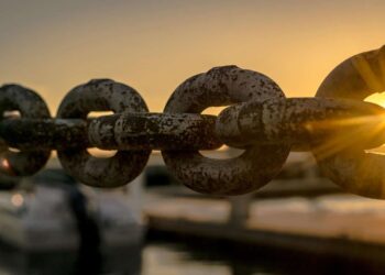 Photo by Joey Kyber: https://www.pexels.com/photo/selective-focus-photoraphy-of-chains-during-golden-hour-119562/