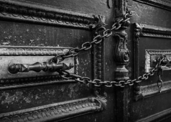 Mitigating risks of shortened TLS certificate lifespans